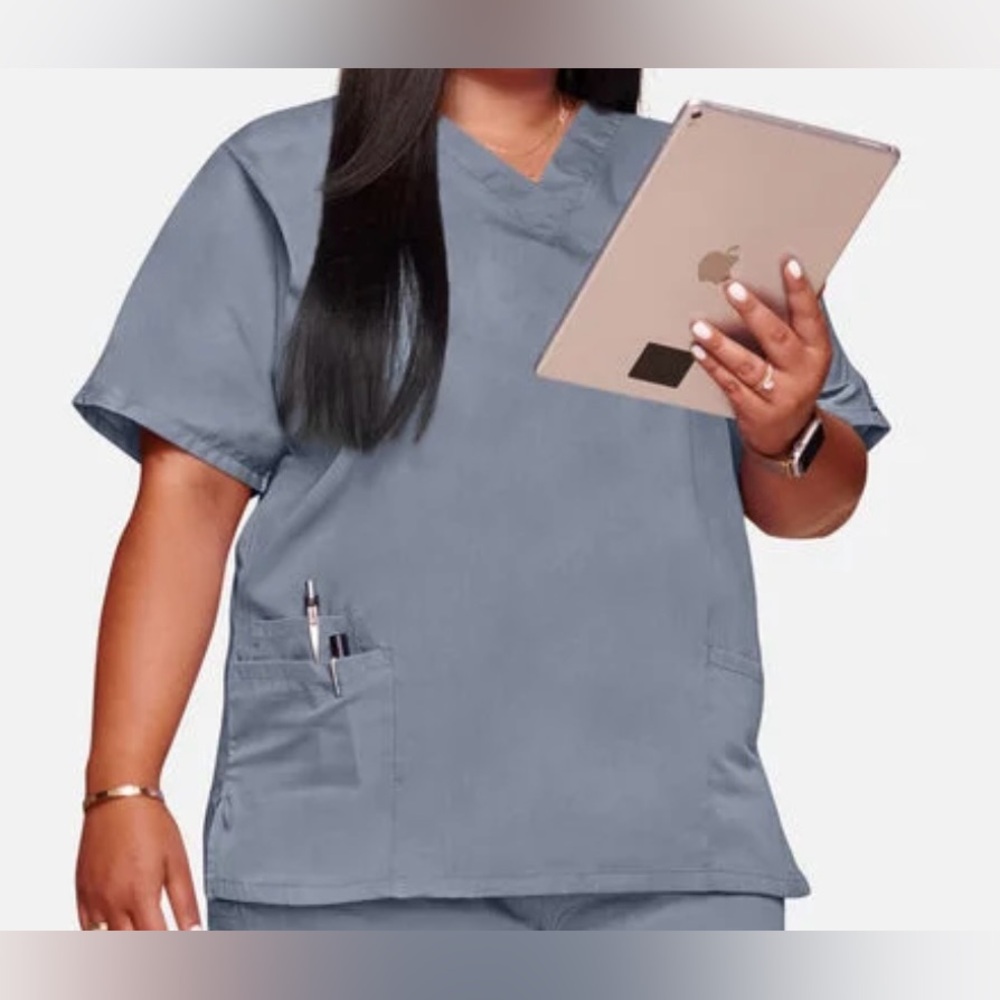 Cherokee Workwear Originals
Women's 3-Pocket Dolman V-Neck Scrub Top
Size Small